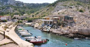 La calanque de Callelongue où sont amarrés des bateaux