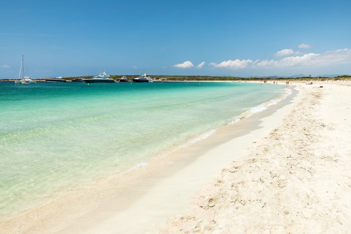 L'île d'Espalmador. petite île baléarienne située entre Ibiza et Formentera et offre une belle plage de S'Alga. Espagne.
itinéraire de navigation d'une journée à Ibiza
