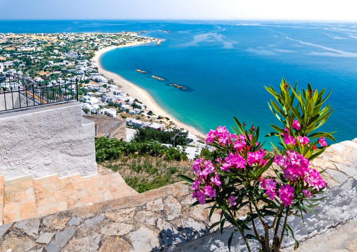 Vue sur le village et la baie de l'île de Skyros