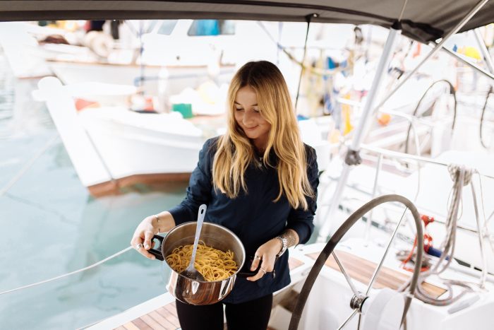 repas à bord avec le skipper