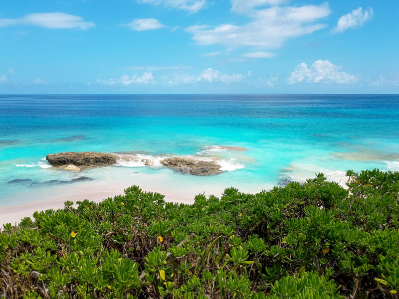 Plages et criques secrètes accessibles en bateau aux Bahamas