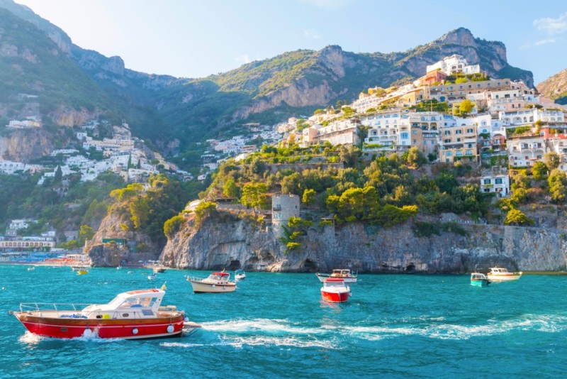 Pourquoi la côte amalfitaine est la destination idéale pour naviguer en été