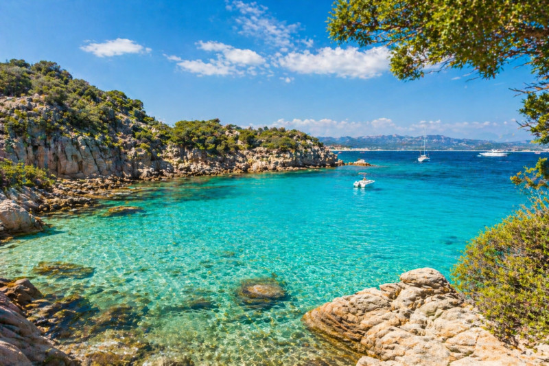Activités nautiques en Sardaigne : le guide complet des aventures en Méditerranée