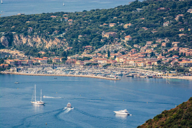 Pourquoi la Côte d&rsquo;Azur est la destination idéale pour naviguer en été