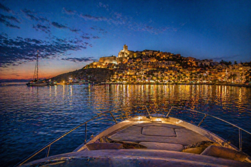 Meilleure période de l&rsquo;année pour louer un bateau à Ibiza : votre guide saisonnier complet