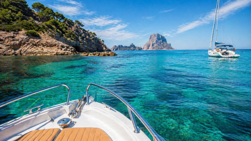 Activités nautiques à Ibiza : votre guide pour des aventures en mer