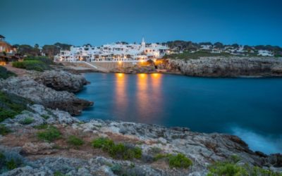 Majorque ou Minorque : quelle île des Baléares choisir pour vos vacances en bateau ?